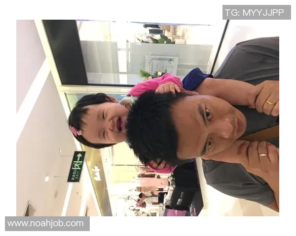 姚明与心爱的宝贝首次相见的温馨瞬间令人感动不已