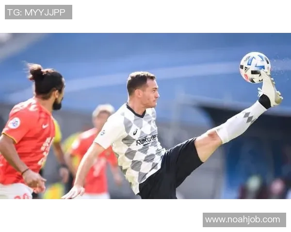 中超赛场阿森纳大胜巴黎圣日耳曼乌龙球引发争议判罚全场沸腾