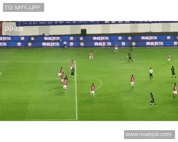 中超激战:尤文图斯逆转曼联乌龙球成关键瞬间引发全场沸腾 中超激战:尤文图斯逆转曼联乌龙球成关键瞬间引发全场沸腾