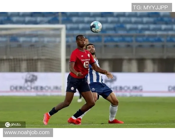 友谊赛精彩对决波尔图与多特蒙德战成平局引发全场热烈反响 友谊赛精彩对决波尔图与多特蒙德战成平局引发全场热烈反响