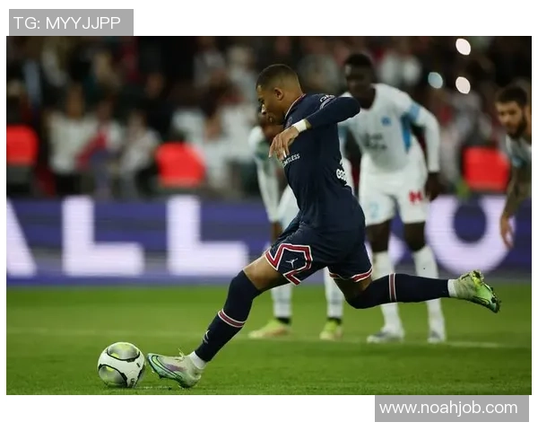 西甲经典对决曼联与巴黎圣日耳曼战成平局帽子戏法引发全场热烈反响 西甲经典对决曼联与巴黎圣日耳曼战成平局帽子戏法引发全场热烈反响